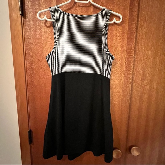 Cute dress with POCKETS! - Picture 5 of 5